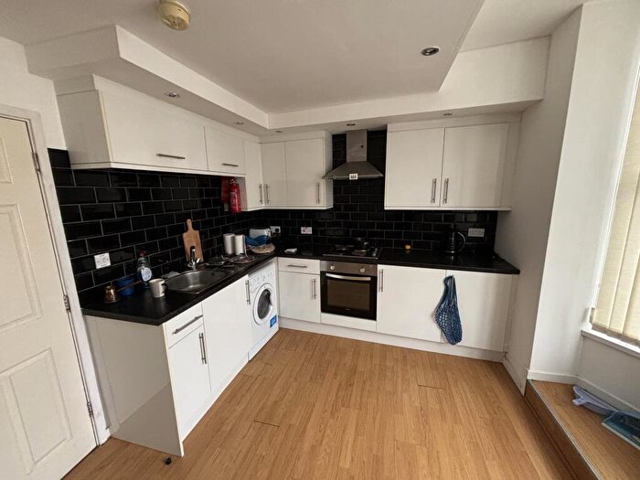 1 Bedroom Flat To Rent In Pen-Y-Lan Road, Cardiff, CF24