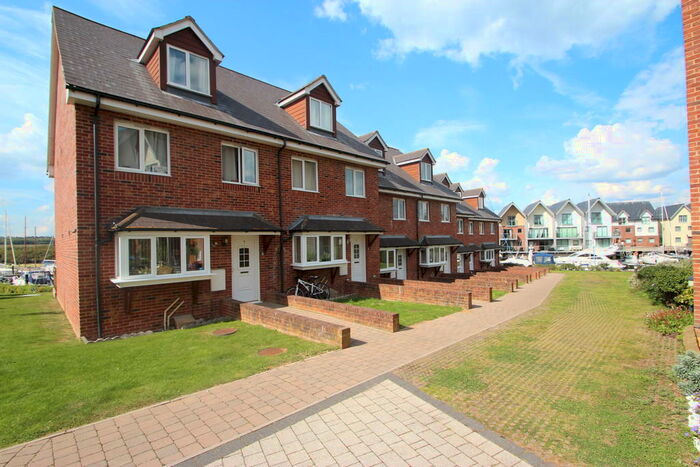 4 Bedroom Semi-Detached House To Rent In Kingfisher Way, Island Harbour, Newport, PO30