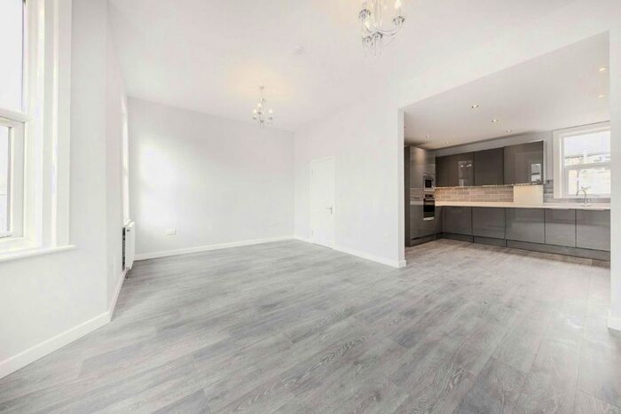 2 Bedroom Flat To Rent In Norfolk House Road, London, SW16