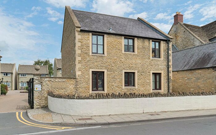 2 Bedroom Flat For Sale In Canons Court, Melksham, SN12