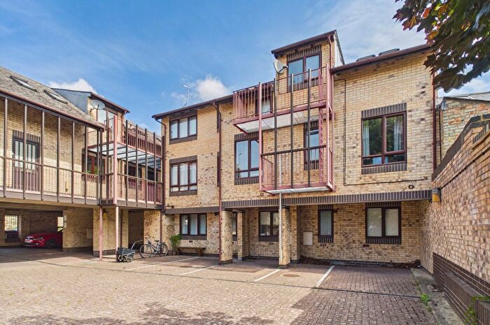 1 Bedroom Maisonette For Sale In Glenoven Court, Searle Street, Cambridge, CB4