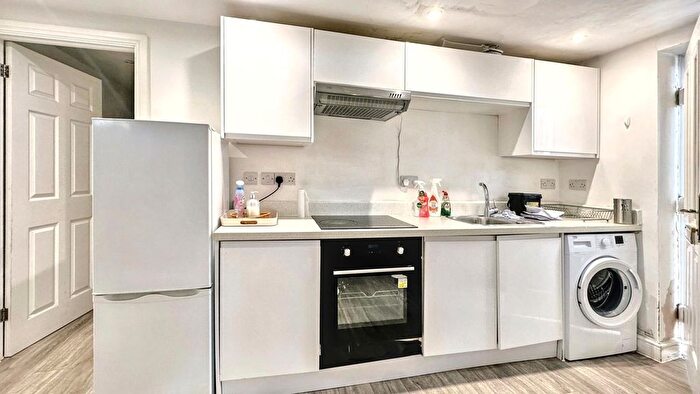 2 Bedroom Flat To Rent In Lodge Causeway, Bristol, BS16