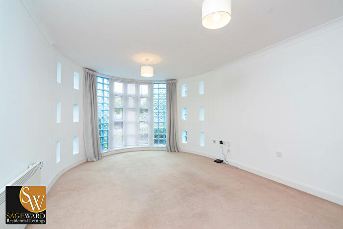 2 Bedroom Apartment To Rent In Newland Gardens, Hertford, Hertfordshire, SG13