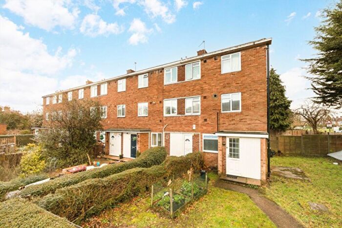 2 Bedroom Maisonette To Rent In Dorset Gardens, Mitcham, CR4
