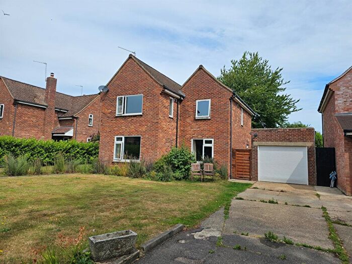 3 Bedroom Detached House For Sale In Douglas Close, Norwich, NR6