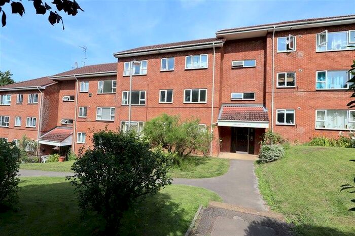 2 Bedroom Flat To Rent In Hillside Road, Harpenden, AL5