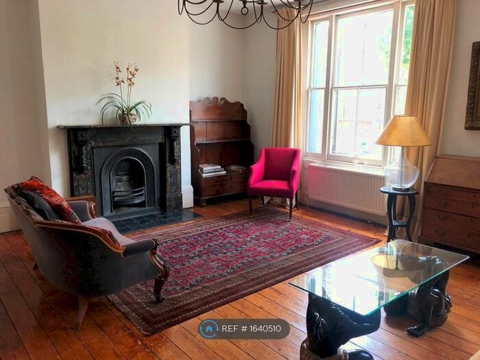 2 Bedroom Maisonette To Rent In Colville Road, London, W11