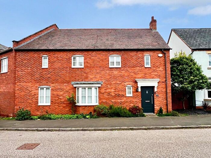 3 Bedroom Semi Detached House For Sale In Winter Gardens Way, Banbury, OX16