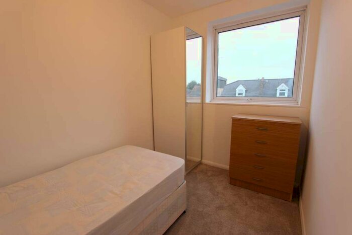 2 Bedroom Flat To Rent In Friern Park, London, N12