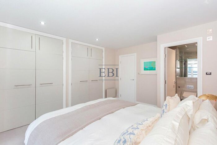 3 Bedroom Apartment For Sale In Dundee Wharf, Three Colt Street, Canary Wharf, E14