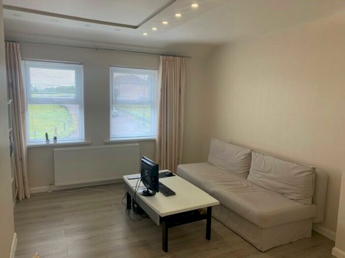 2 Bedroom Flat To Rent In Fouracres Road, Cowgate, NE5