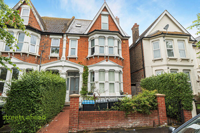 2 Bedroom Apartment For Sale In Whitworth Road, London, SE25
