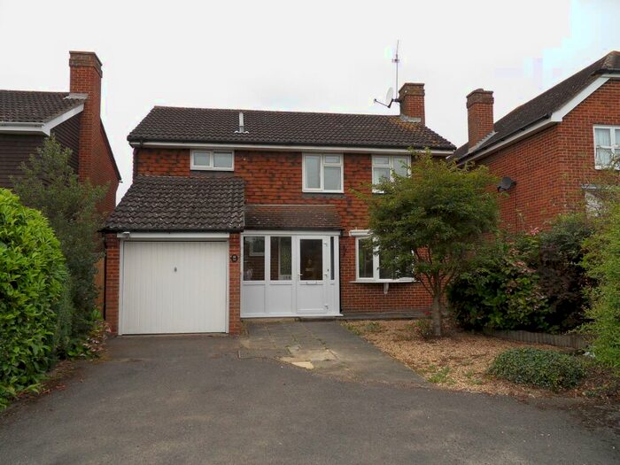 3 Bedroom Detached House To Rent In Butts Hill Road, Woodley, RG5