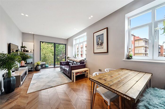 1 Bedroom Flat For Sale In Heather Close, Clapham Town, SW8