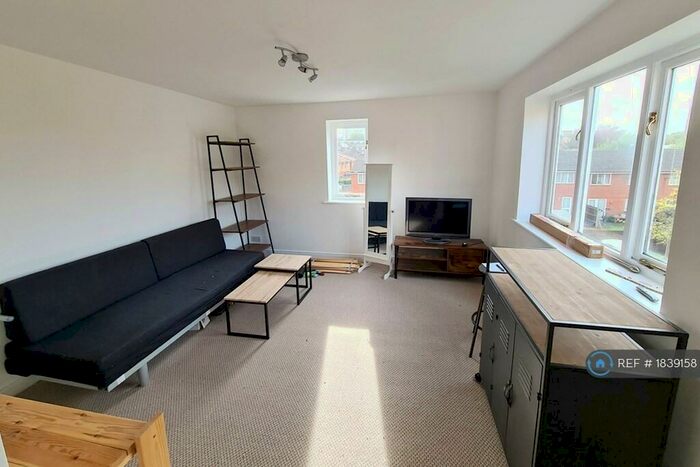 1 Bedroom Flat To Rent In Harlinger Street, London, SE18