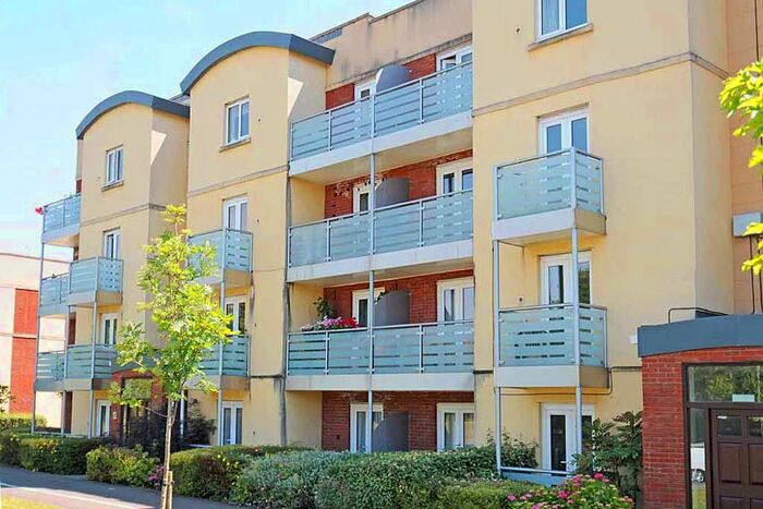 2 Bedroom Flat To Rent In Heraldry Walk, Exeter, EX2