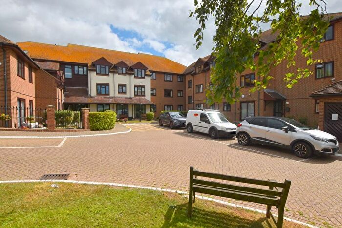 1 Bedroom Flat For Sale In Church Road, New Romney, TN28
