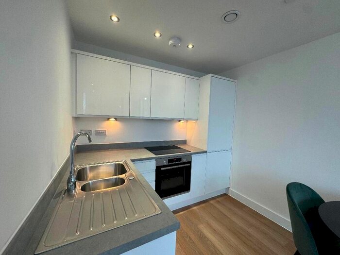 1 Bedroom Flat To Rent In Talbot Road, Manchester, M16