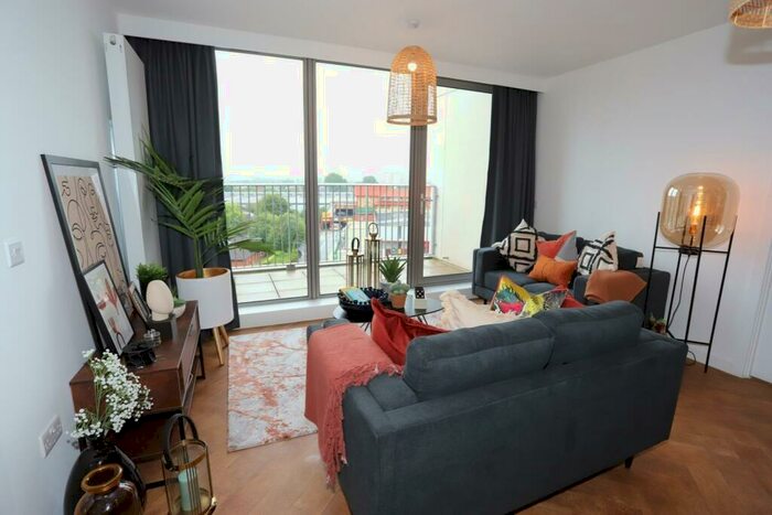 2 Bedroom Apartment To Rent In Broadside, Oldham Road, New Cross, M4