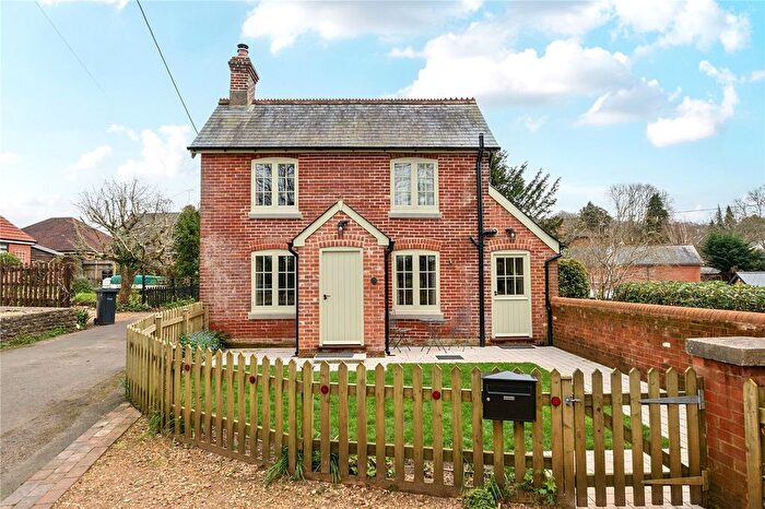 1 Bedroom Country House For Sale In South Lane, Nomansland, Salisbury, Wiltshire, SP5