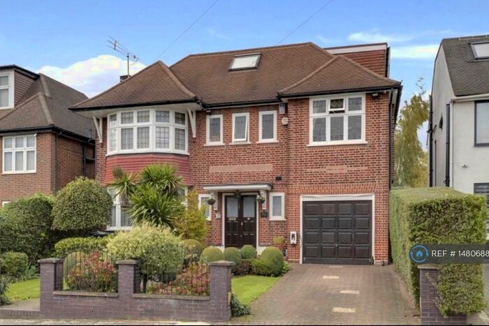 6 Bedroom Detached House To Rent In Kingsgate Avenue, London, N3