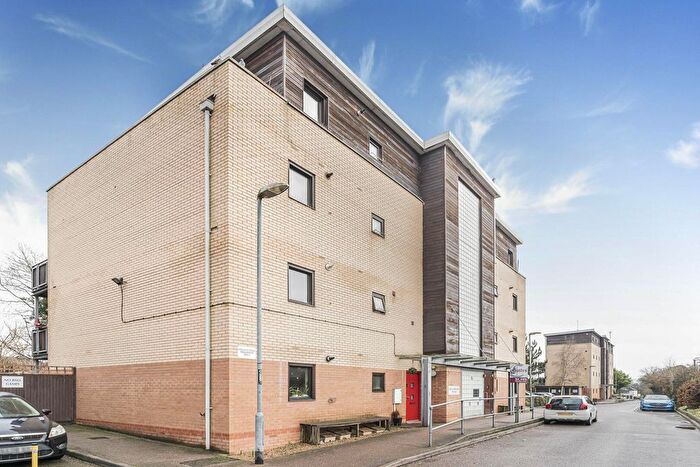 2 Bedroom Flat For Sale In Egret Court, Teal Close, Enfield, EN3