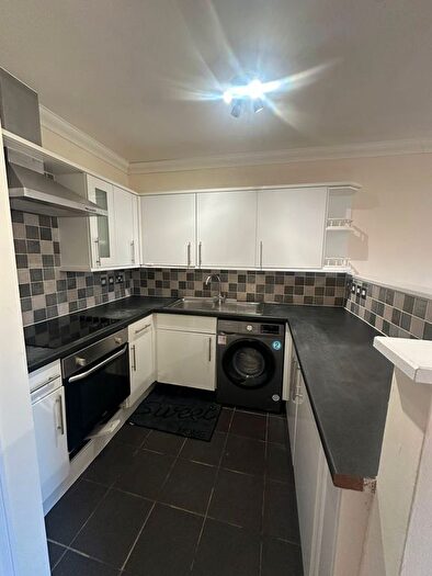 3 Bedroom Terraced House To Rent In Albert Gardens, Luton, LU1