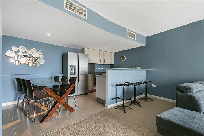 1 Bedroom Apartment To Rent In Lombard Road, London, SW11