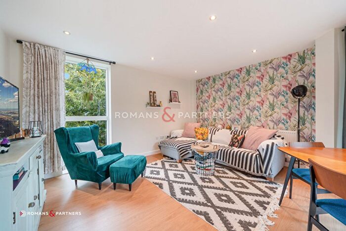 2 Bedroom Flat For Sale In Maple Court, Elephant Amp; Castle, SE17