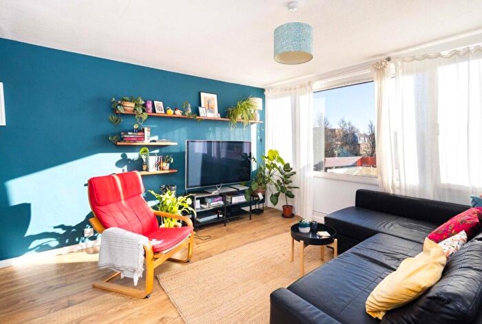 2 Bedroom Flat To Rent In St. Stephens Road, Bow, London, E3