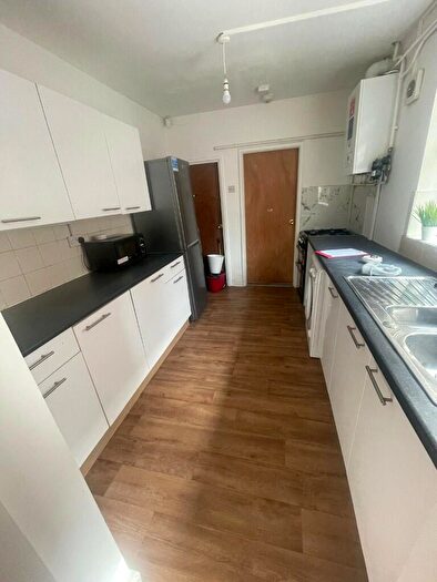 4 Bedroom Semi-Detached House To Rent In Bute Avenue, Nottingham, Nottinghamshire, NG7