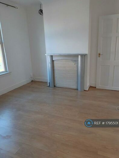 3 Bedroom Terraced House To Rent In Brisbane Road, Chatham, ME4