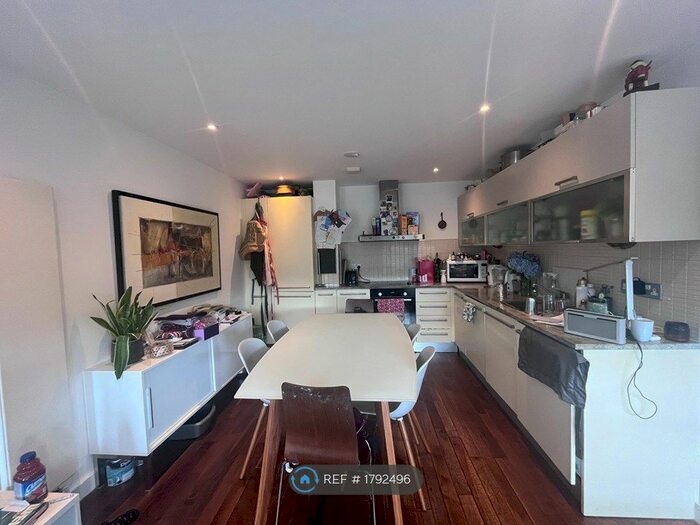 2 Bedroom Flat To Rent In Village Apartments, London, N8