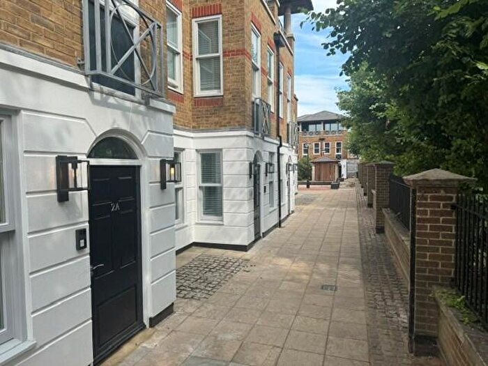 2 Bedroom Flat To Rent In Priory Gate, Union Street, Maidstone, Kent, ME14