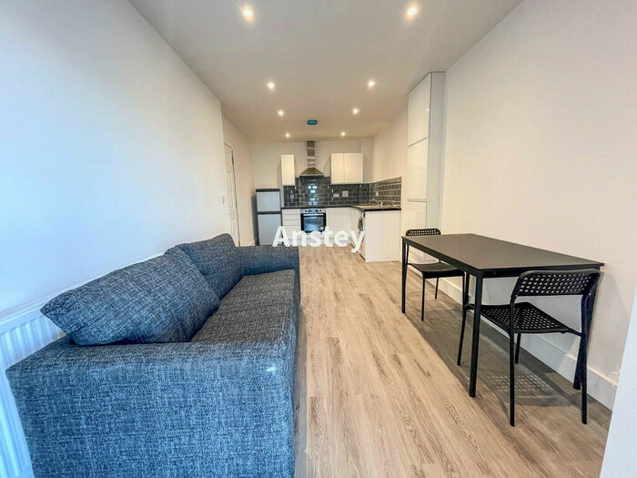 2 Bedroom Flat To Rent In Portswood Road, Southampton, SO17