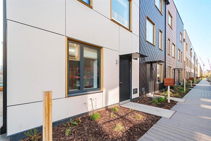 2 Bedroom Town House To Rent In Solar Avenue, Climate Innovation District, LS9