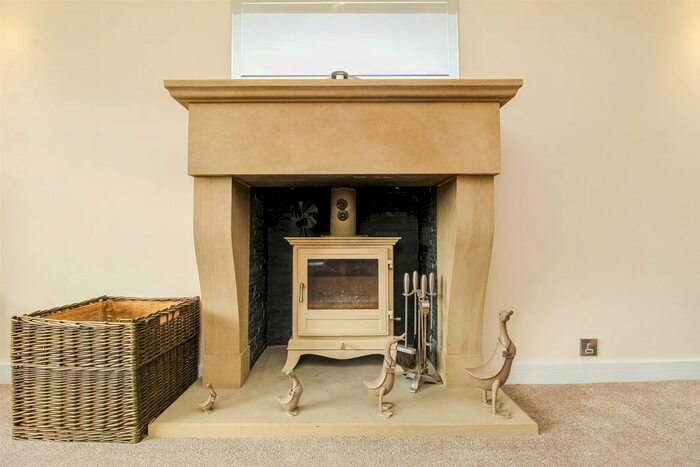 5 Bedroom Detached House For Sale In Partons Place, Lofthouse, Wakefield, WF3
