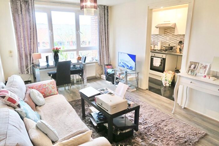 1 Bedroom Block Of Flats For Sale In The Sandlings, Wood Green, London, N22