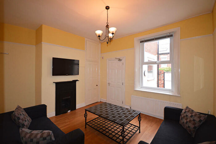 4 Bedroom Terraced House To Rent In £. - Warwick Street, Heaton, NE6