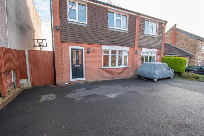 4 Bedroom Detached House For Sale In Farm Close, Somercotes, Alfreton, DE55