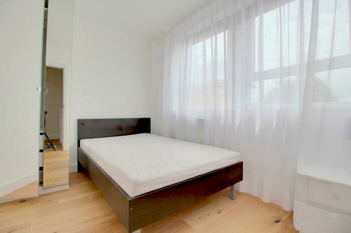 3 Bedroom Maisonette To Rent In Eastmead, Farnborough, GU14