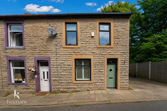 3 Bedroom End Of Terrace House To Rent In Cribden Street, Rossendale, BB4