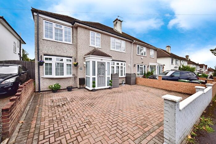 4 Bedroom Semi Detached House For Sale In Lincoln Road, Maidstone, Kent, ME15
