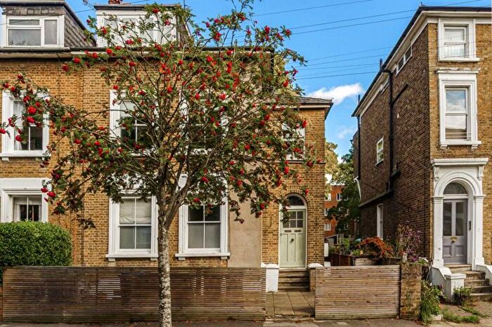 2 Bedroom Flat For Sale In King Charles Road, Surbiton, KT5