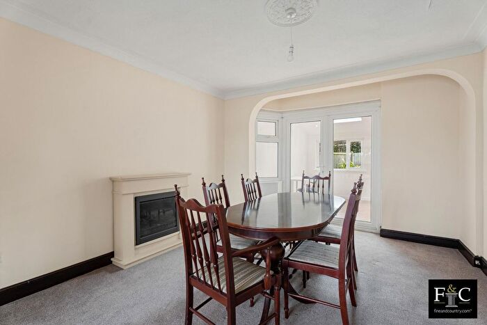 3 Bedroom Semi Detached House To Rent In Great North Road, Barnet, EN5