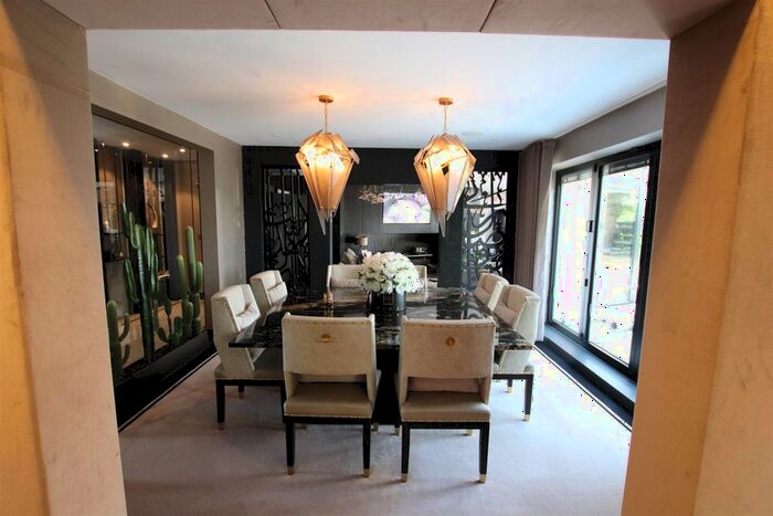 4 Bedroom Property To Rent In Warburton Close, Hale Barns, Altrincham, WA15