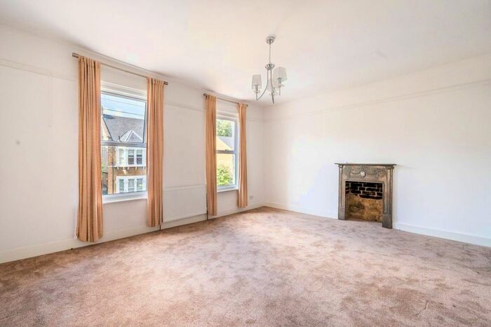 2 Bedroom Flat To Rent In Wilton Road, Colliers Wood, London, SW19