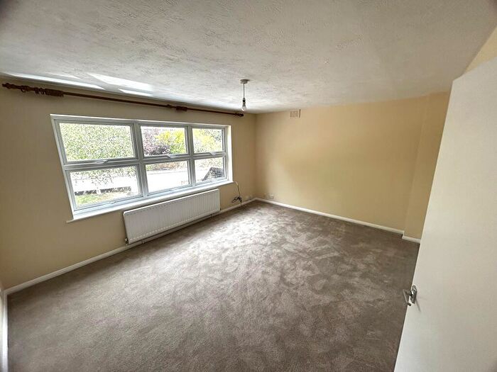 2 Bedroom Flat To Rent In Lyndenhurst, SE3
