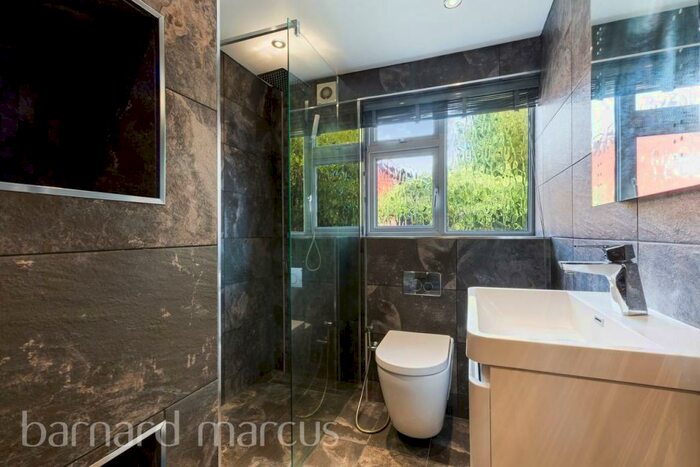 3 Bedroom Maisonette To Rent In Stanley Park Road, Wallington, SM6