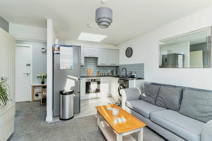 2 Bedroom Flat For Sale In Keysfield Road, Paignton, Devon, TQ4